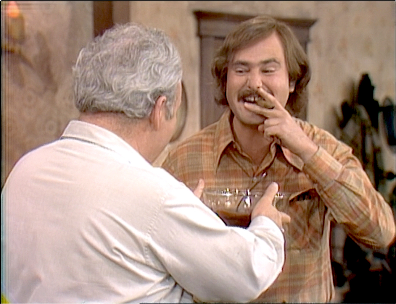 All In The Family S05E23 No Smoking (Mar.01.1975)-183.jpg