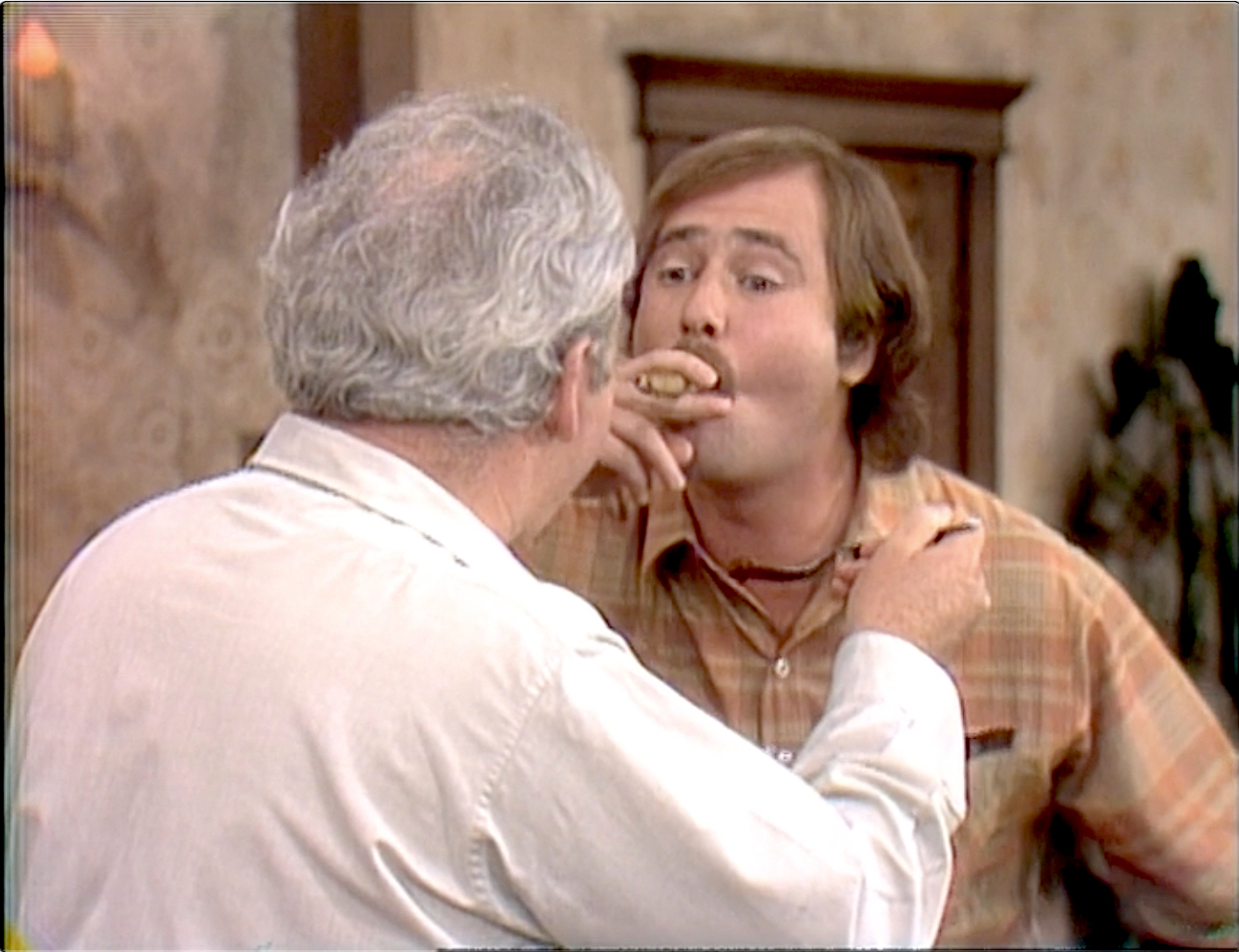 All In The Family S05E23 No Smoking (Mar.01.1975)-188.jpg